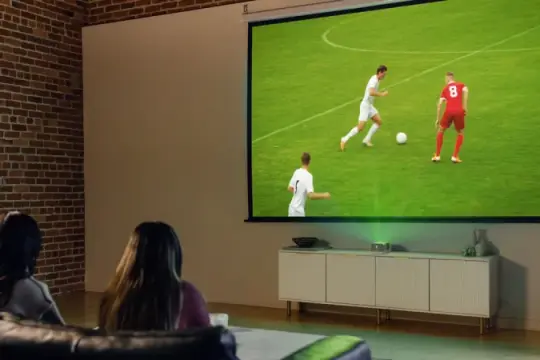 飞利浦全新紧凑型投影仪，依然能投射120英寸大画面