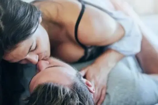 适合自觉尺寸较小男士的5个巧妙性爱姿势