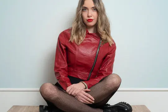 为什么我的女友宁愿和性工作者一起玩三人行，也不愿意和我一起约会？