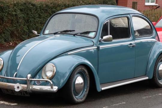 一位男子购买了一辆修复过的1972年大众甲壳虫，随后揭开了隐藏的秘密