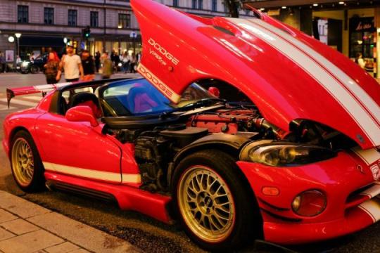 道奇蝰蛇：为性能狂奔几乎毁掉制造商的传奇超跑