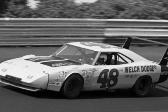 1969款道奇Charger Daytona：打破纪录却限量生产的传奇肌肉车