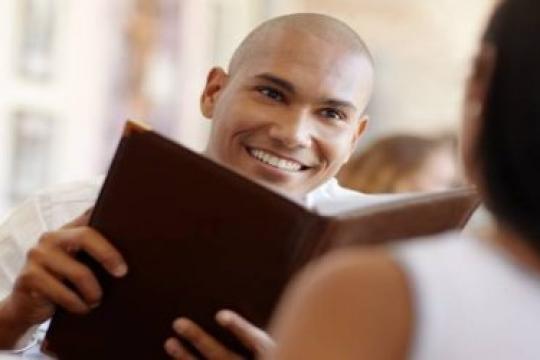 15个明显迹象表明他正在抗拒对你的感情