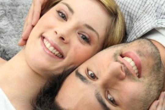 你和伴侣兼容的17个令人满足的迹象