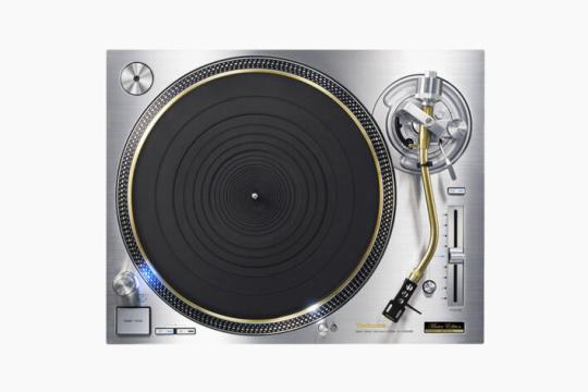 Technics SL-1200 Master Edition：传奇DJ唱盘的金色致敬版