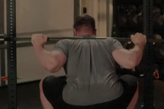 低杠深蹲常见问题及解决方案