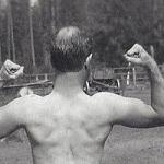 优雅面对脱发：秃顶男士的护理建议与发型推荐