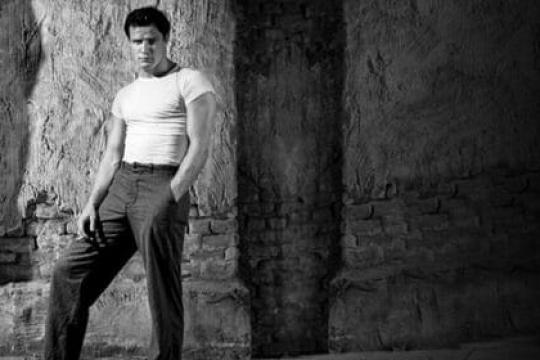 如何优雅地将T恤塞进裤腰