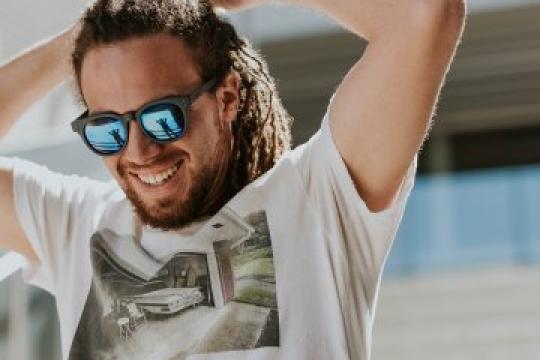 告别尴尬腋下汗渍，这些妙招帮你轻松应对