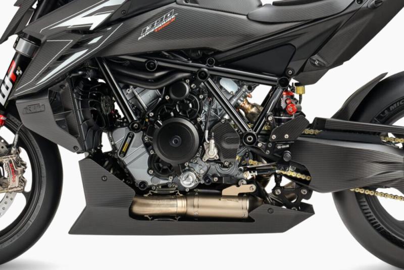 KTM 1390 Super Duke RR Track 4