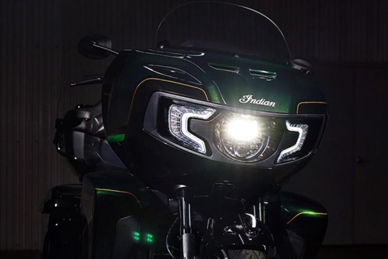 2025 Indian Pursuit Elite Motorcycle 1