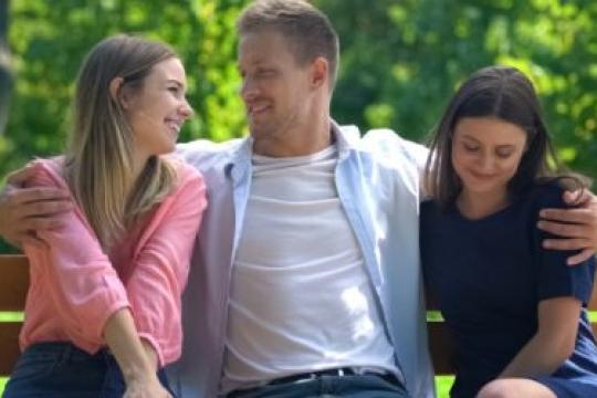 10个迹象表明你不适合一夫一妻制关系