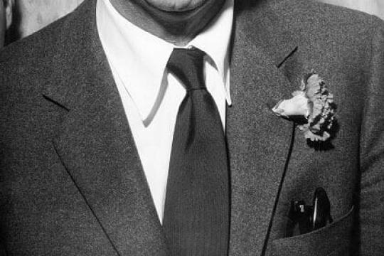 男人与胸花的故事