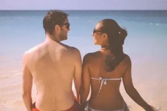 如何正确保护皮肤免受阳光伤害，全面解析