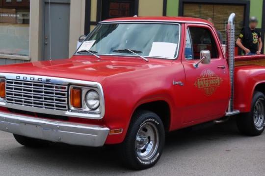 被忽视的70年代肌肉车：悄然超越科尔维特的红色皮卡