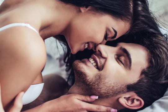 聚焦她的高潮：提升女性快感的性爱体位推荐