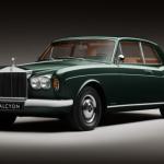 这款57.5万美元的劳斯莱斯Corniche复古改装版，配备手工雕刻仪表盘，灵感源自复古猎枪