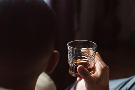 饮酒与否：权衡利弊的科学探讨