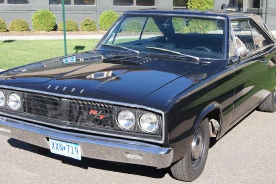 1967款Dodge Coronet R/T：性能升级带来街头强劲动力，收藏家纷纷关注
