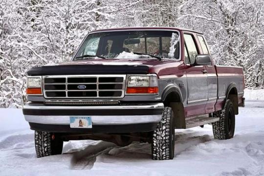 冬季驾驶：雪地轮胎与全轮驱动，哪个选择更胜一筹？