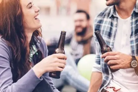 想追你朋友的妹妹？这几点你必须知道