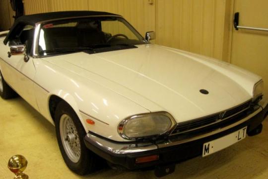 1990年捷豹XJ220：传奇背后的故事与争议