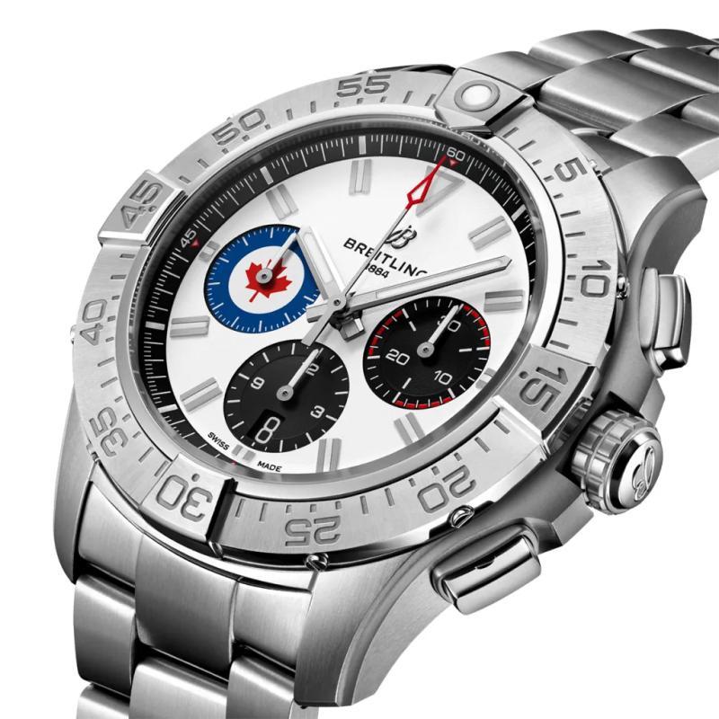 The red chronograph seconds matches the maple leaf on the Breitling Avenger B01 Chronograph 44 Royal Canadian Air Force.