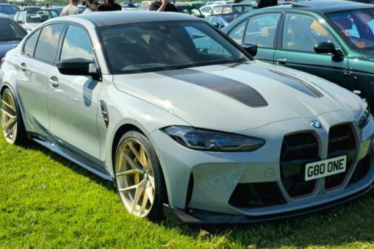 2023款宝马M3：为何它选择争议与速度并存