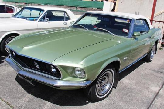 9款令人震惊的顶级大排量敞篷肌肉车