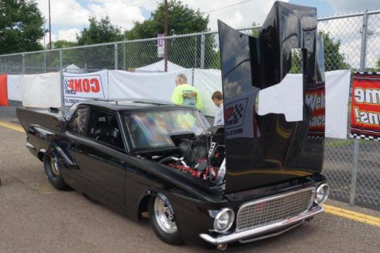 1963年福特Falcon与普利茅斯Valiant：外观相似却命运迥异的经典美车