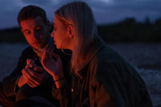 使用大麻可能影响你的感情关系——原因解析