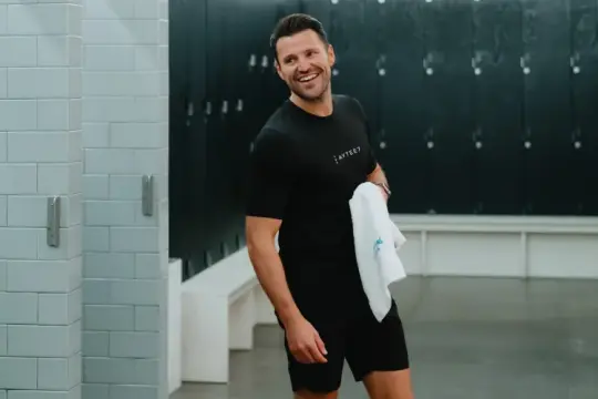 马克·赖特推荐的随时可做的运动后冷却拉伸，甚至在淋浴时也能完成