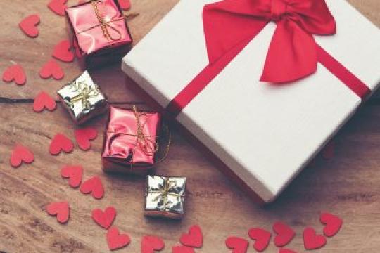 根据伴侣的爱情语言挑选情人节礼物，赢得甜蜜时刻