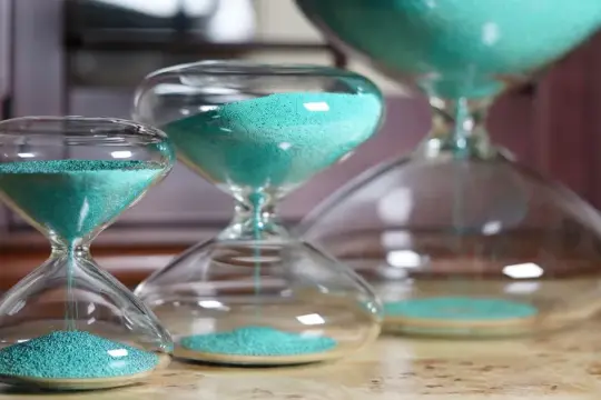 钟表专家Eric Wind与设计师Marc Newson联手推出多彩沙漏系列