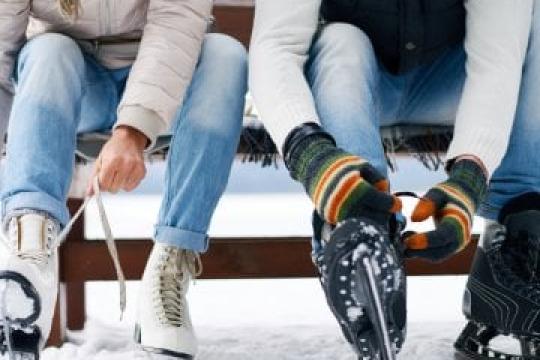 冬季约会虽有限制，但依然充满乐趣