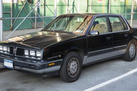 庞蒂克6000 STE与80年代运动轿车的巅峰对决