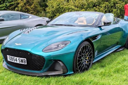 承载邦德级自信的阿斯顿·马丁DBS
