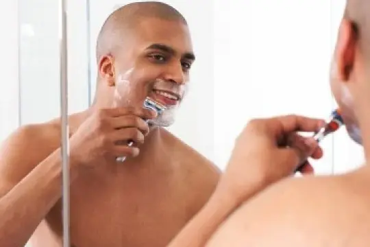 专业技巧帮你彻底摆脱恼人的剃须疙瘩