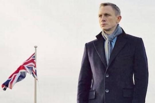 极简衣橱：如何选择一款多功能的瑞士军刀式大衣