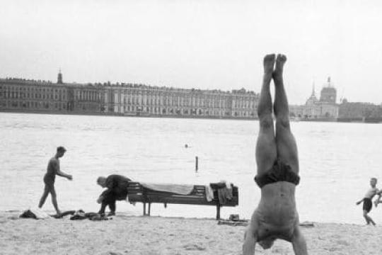 徒手训练基础：倒立技巧详解