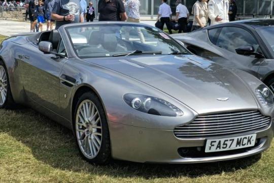 2009款阿斯顿·马丁V8 Vantage仅售26900美元引发关注