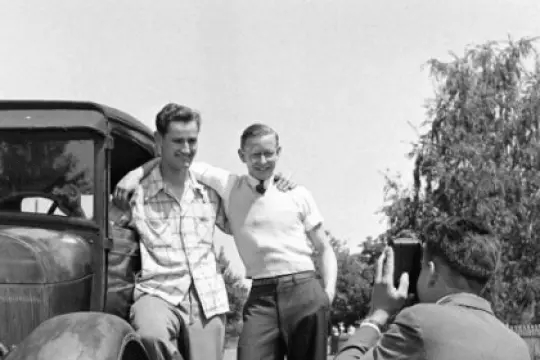 保持与老朋友联系的重要性