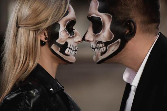 庆祝万圣节的7个刺激性爱姿势