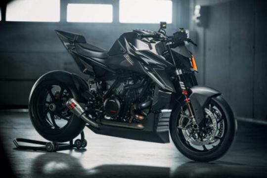 KTM首款赛道专用Super Duke：199马力碳纤维猛兽，限量100台