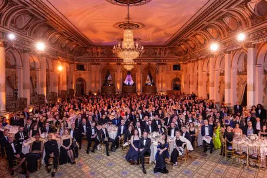 深入了解纽约钟表学会热闹非凡的年度盛会