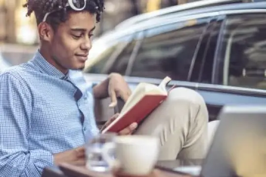 你能独自面对孤独吗？如果不能，你将永远追逐错误的关系