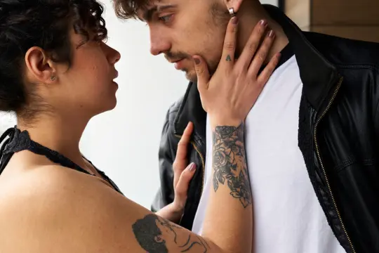 我爱我的女友，但对出轨幻想感到极度兴奋。我是坏人吗？