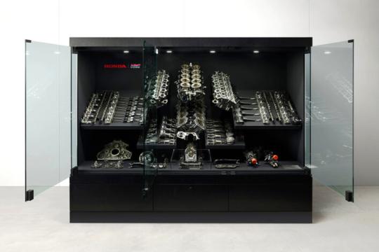 本田拍卖艾尔顿·塞纳最后一次驾驶的V10引擎，堪称F1收藏巅峰之作