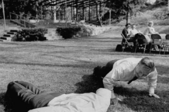 终极俯卧撑指南：35种以上俯卧撑变式详解