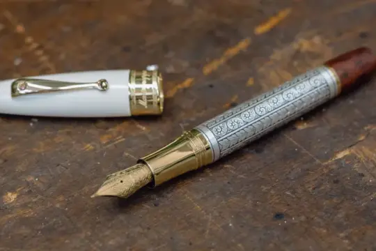 这家意大利公司打造了欧内斯特·海明威最爱的钢笔，制作工艺揭秘